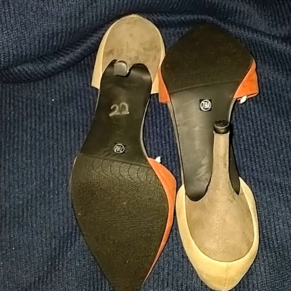 Heels - Picture 3 of 3